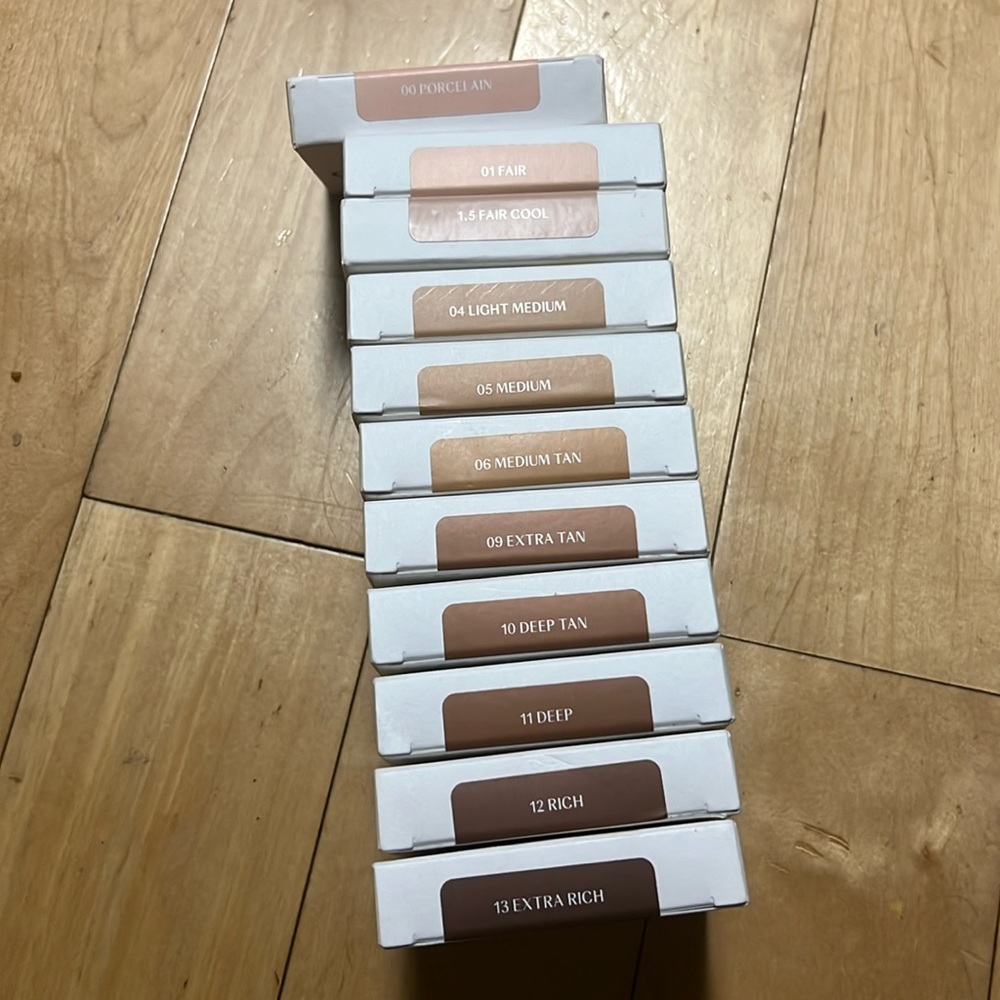 Huda glowish luminous pressed powder lot